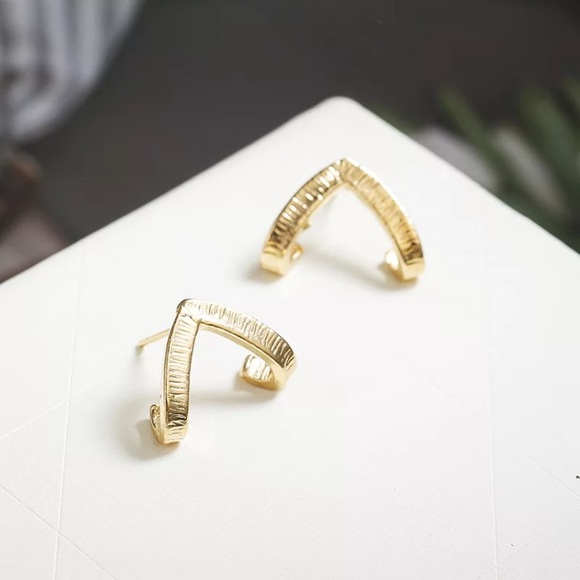 5/$25 Gold V Shaped Cuff Stud Earrings - Picture 2 of 7